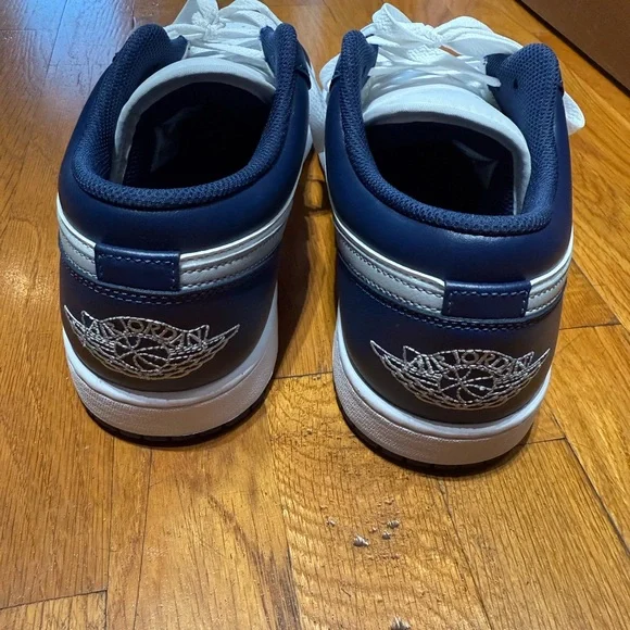 Nike Navy and White Sneakers - Picture 4 of 5